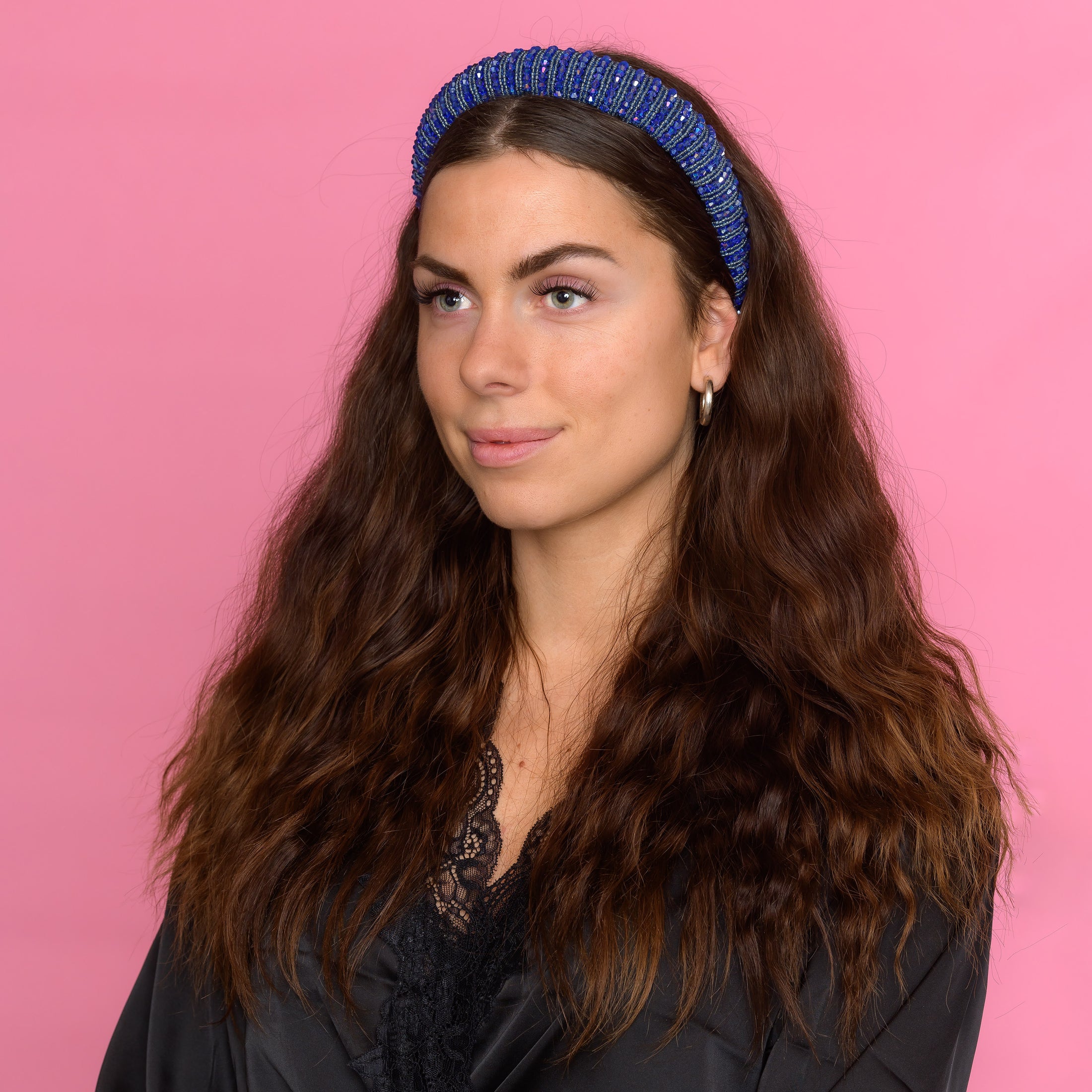 Nicole Hårbøjle med perler - Blå
