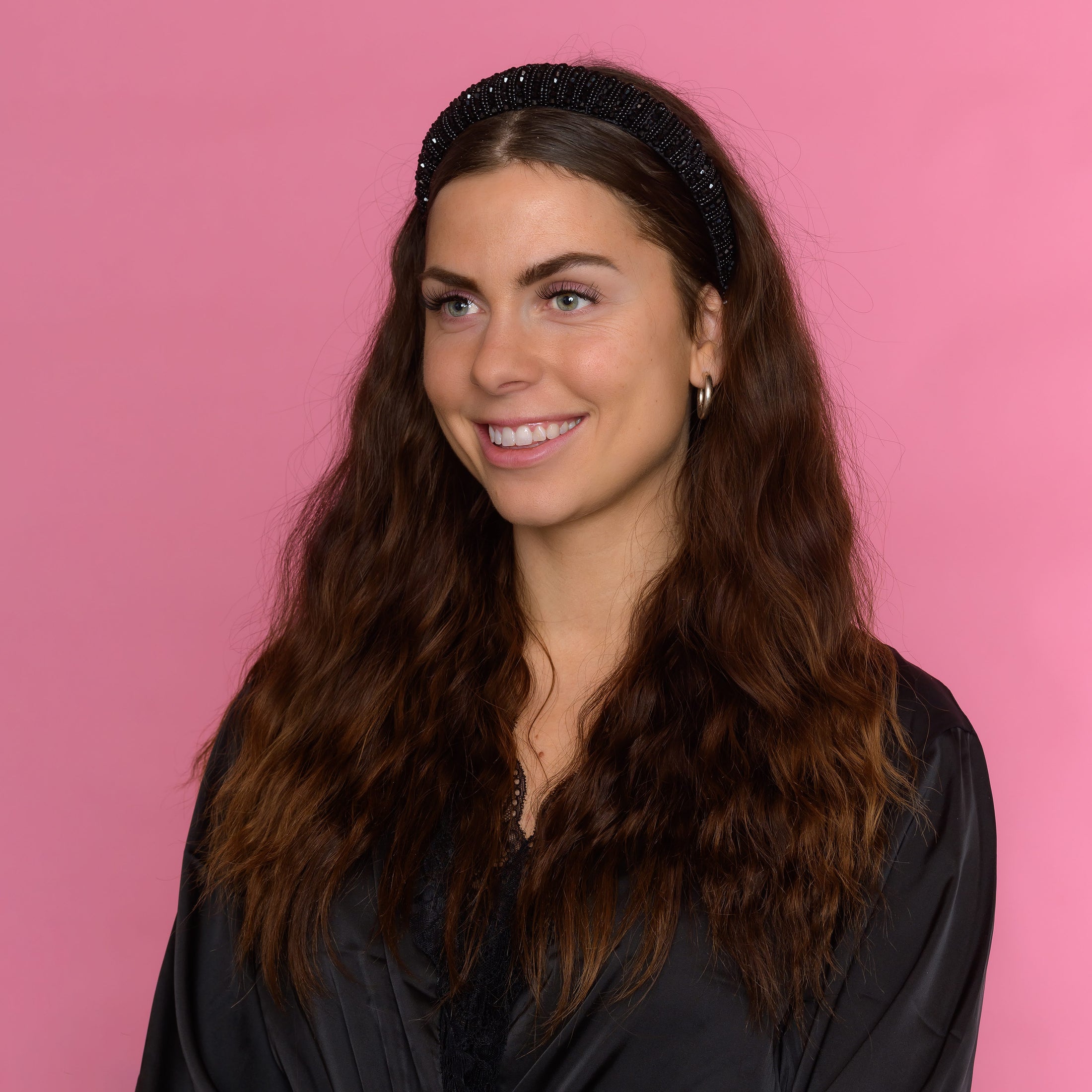 Nicole Hårbøjle med perler - Sort
