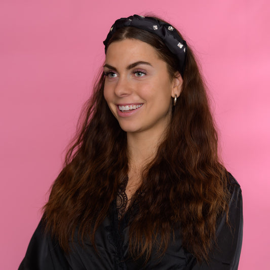Cassandra Hårbøjle med sten - Sort