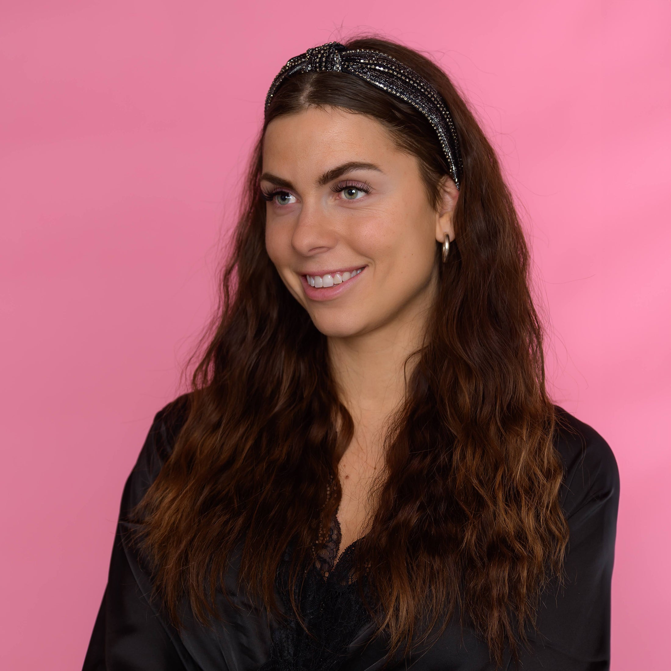 Emily Hårbøjle med sten - Sort